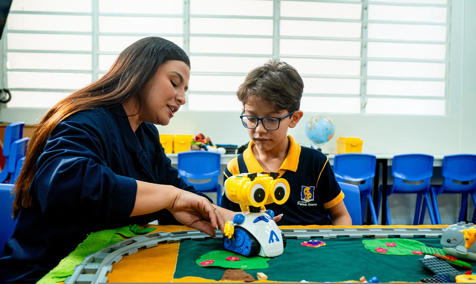 Palas Atena students working on a robotics project with their teacher